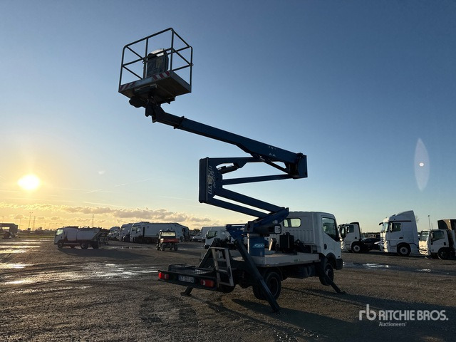 2015 Nissan Cabstar NT400 2015 Socage DA330 20 m on Bucket Truck - Camión con plataforma elevadora: foto 3 2015 Nissan Cabstar NT400 2015 Socage DA330 20 m on Bucket Truck - Camión con plataforma elevadora: foto 3