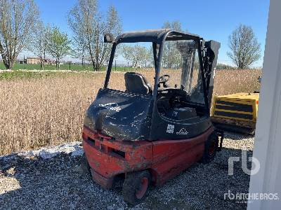 LINDE E25-02 2500 kg - Carretilla elevadora eléctrica: foto 4 LINDE E25-02 2500 kg - Carretilla elevadora eléctrica: foto 4