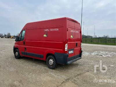 PEUGEOT - Camión caja cerrada: foto 3 PEUGEOT - Camión caja cerrada: foto 3