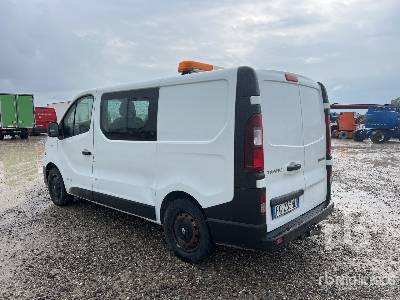 RENAULT TRAFIC 145 - Camión caja cerrada: foto 2 RENAULT TRAFIC 145 - Camión caja cerrada: foto 2