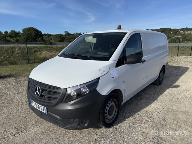 2018 Mercedes-Benz Vito 111 cdi Vehicule Utilitaire Cargo Van - Furgoneta pequeña: foto 1 2018 Mercedes-Benz Vito 111 cdi Vehicule Utilitaire Cargo Van - Furgoneta pequeña: foto 1