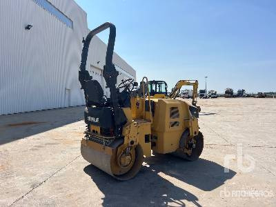 CAT CB24 Compacteur Vibrant Tandem - Apisonadora de asfalto: foto 3 CAT CB24 Compacteur Vibrant Tandem - Apisonadora de asfalto: foto 3