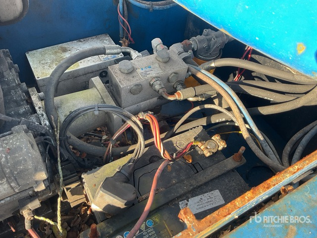 2013 Nifty-Lift HR12NDE 2WD Hybrid Articulating Boom Lift - Plataforma articulada: foto 5 2013 Nifty-Lift HR12NDE 2WD Hybrid Articulating Boom Lift - Plataforma articulada: foto 5