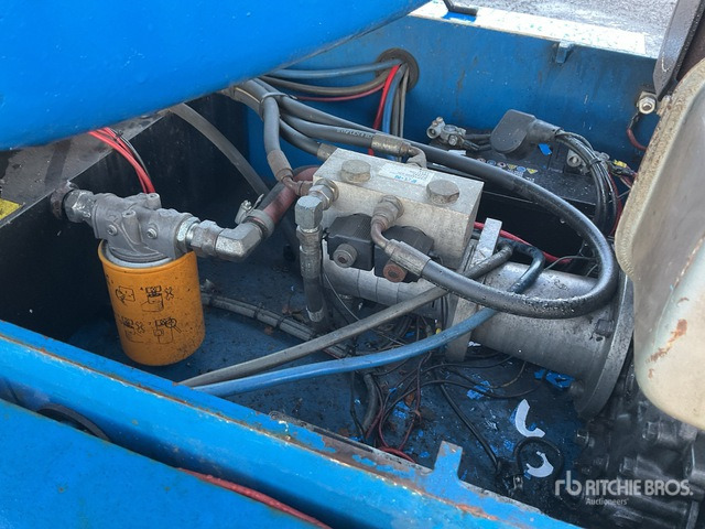 2013 Nifty-Lift HR12NDE 2WD Hybrid Articulating Boom Lift - Plataforma articulada: foto 5 2013 Nifty-Lift HR12NDE 2WD Hybrid Articulating Boom Lift - Plataforma articulada: foto 5