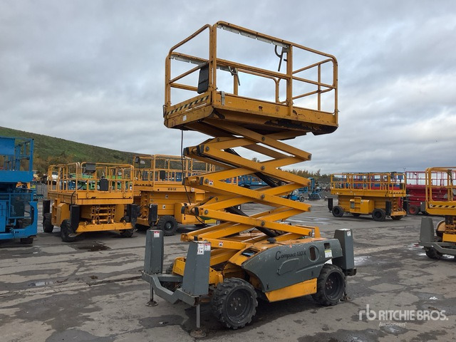 2015 Haulotte Compact 12DX 4x4 Diesel Scissor Lift - Plataforma de tijeras: foto 2 2015 Haulotte Compact 12DX 4x4 Diesel Scissor Lift - Plataforma de tijeras: foto 2