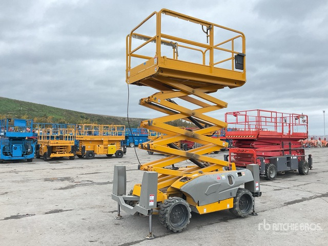 2015 Haulotte Compact 12DX 4x4 Diesel Scissor Lift - Plataforma de tijeras: foto 2 2015 Haulotte Compact 12DX 4x4 Diesel Scissor Lift - Plataforma de tijeras: foto 2
