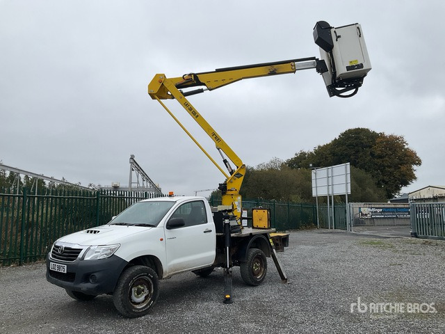 2018 Toyota Hilux 2018 Versalift LAT-38-135-H on 2018 Toyota Hilux 4x4 Bucket Truck Bucket Truck - Camión con plataforma elevadora: foto 2 2018 Toyota Hilux 2018 Versalift LAT-38-135-H on 2018 Toyota Hilux 4x4 Bucket Truck Bucket Truck - Camión con plataforma elevadora: foto 2