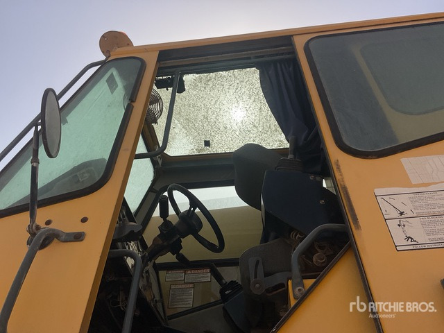 2007 Grove RT700E 55 ton 4x4x4 (Inoperable) Rough Terrain Crane - Grúa para terrenos difíciles: foto 4 2007 Grove RT700E 55 ton 4x4x4 (Inoperable) Rough Terrain Crane - Grúa para terrenos difíciles: foto 4