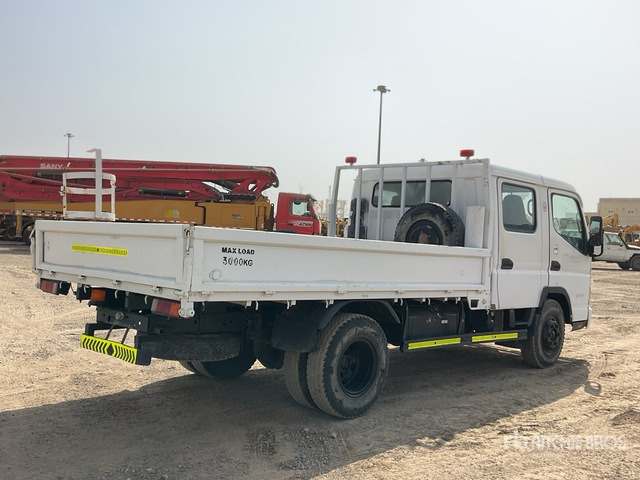 2014 Mitsubishi 4x2 Crew Cab Flatbed Truck - Camión caja abierta: foto 4 2014 Mitsubishi 4x2 Crew Cab Flatbed Truck - Camión caja abierta: foto 4