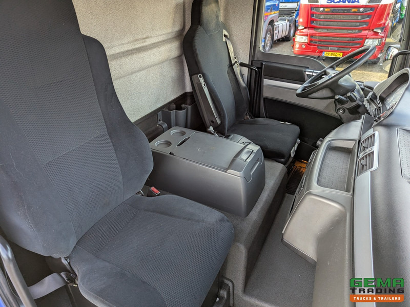 Foto del interior 2: Camión MAN TGL 7.150 4x2 Dagcabine Euro6 - Camper/Kart/Motor/ Mobiele Werkplaats - Laadklep 750KG - Zonnepaneel