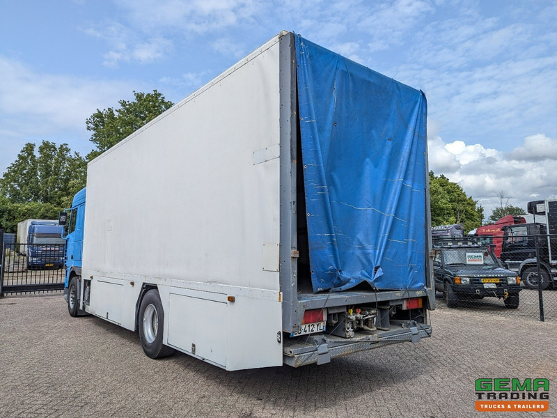 DAF XF95.430 4x2 Spacecab Euro2 - Retarder - Geslotenbak 7.7m - Handgeschakeld - Vangmuil - Camión caja cerrada: foto 4 DAF XF95.430 4x2 Spacecab Euro2 - Retarder - Geslotenbak 7.7m - Handgeschakeld - Vangmuil - Camión caja cerrada: foto 4