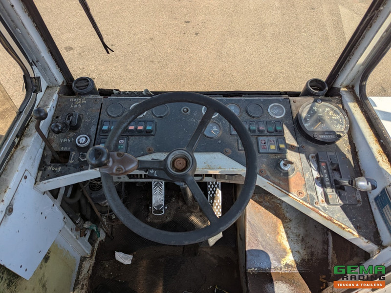 Tractor industrial Terberg YT17 MOTOR DEFECT - MMBS Kenteken: foto 6 Tractor industrial Terberg YT17 MOTOR DEFECT - MMBS Kenteken: foto 6