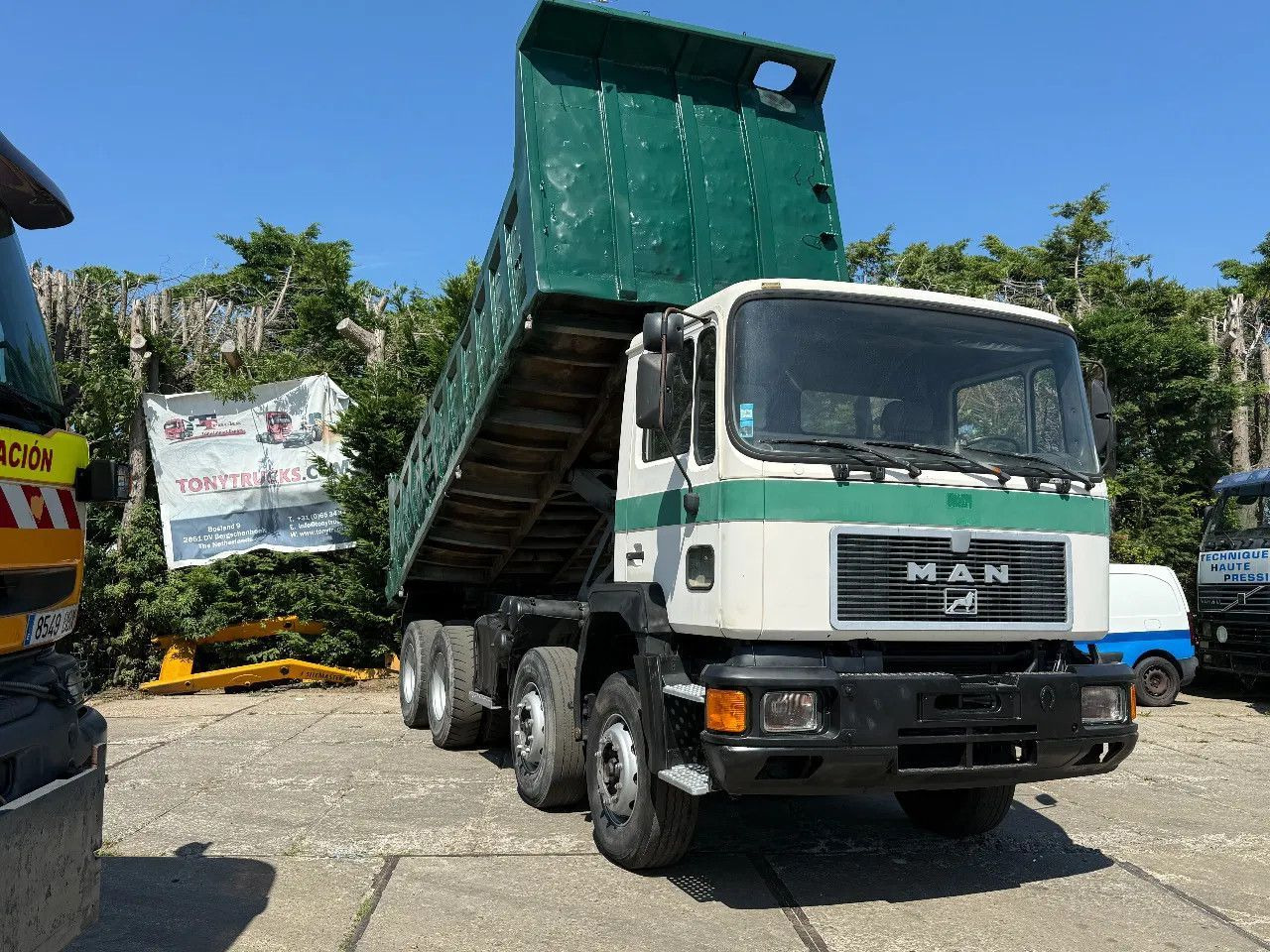 MAN 35.372 8X4 Tipper Spring/Spring ZF Manual Gear E - Camión volquete: foto 1 MAN 35.372 8X4 Tipper Spring/Spring ZF Manual Gear E - Camión volquete: foto 1