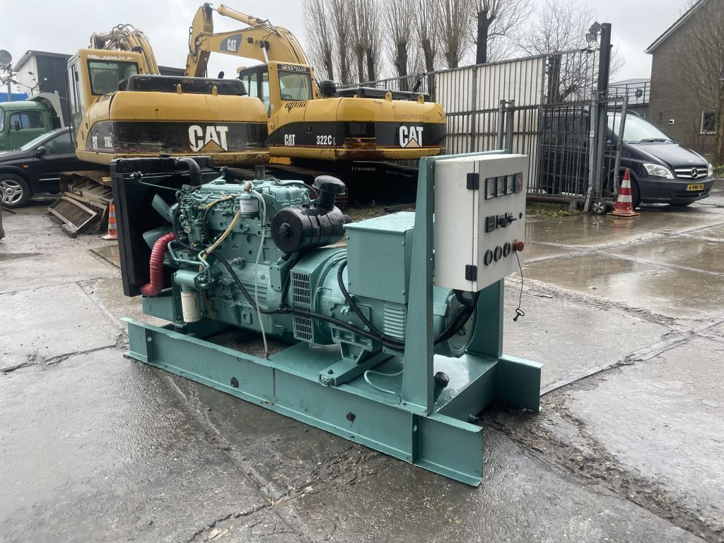 Perkins 85 KVA Generator 3 Phase Perkins 85 KVA Generator 3 Phase - Generador industriale: foto 3 Perkins 85 KVA Generator 3 Phase Perkins 85 KVA Generator 3 Phase - Generador industriale: foto 3