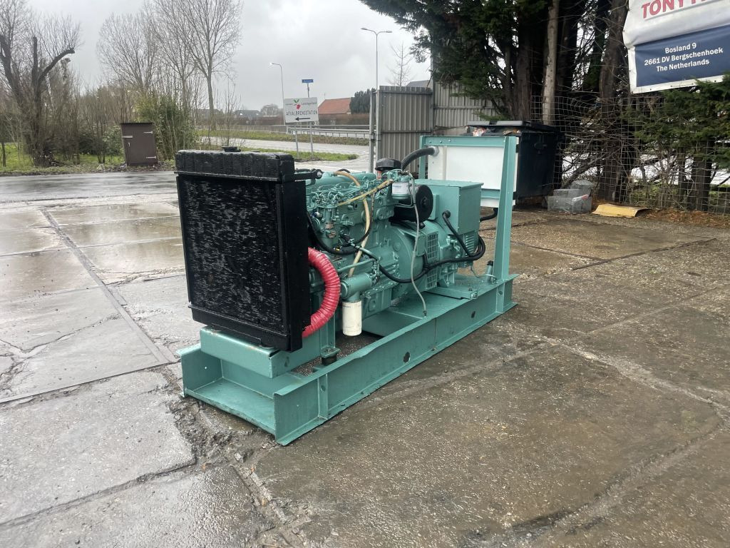 Perkins 85 KVA Generator 3 Phase Perkins 85 KVA Generator 3 Phase - Generador industriale: foto 2 Perkins 85 KVA Generator 3 Phase Perkins 85 KVA Generator 3 Phase - Generador industriale: foto 2