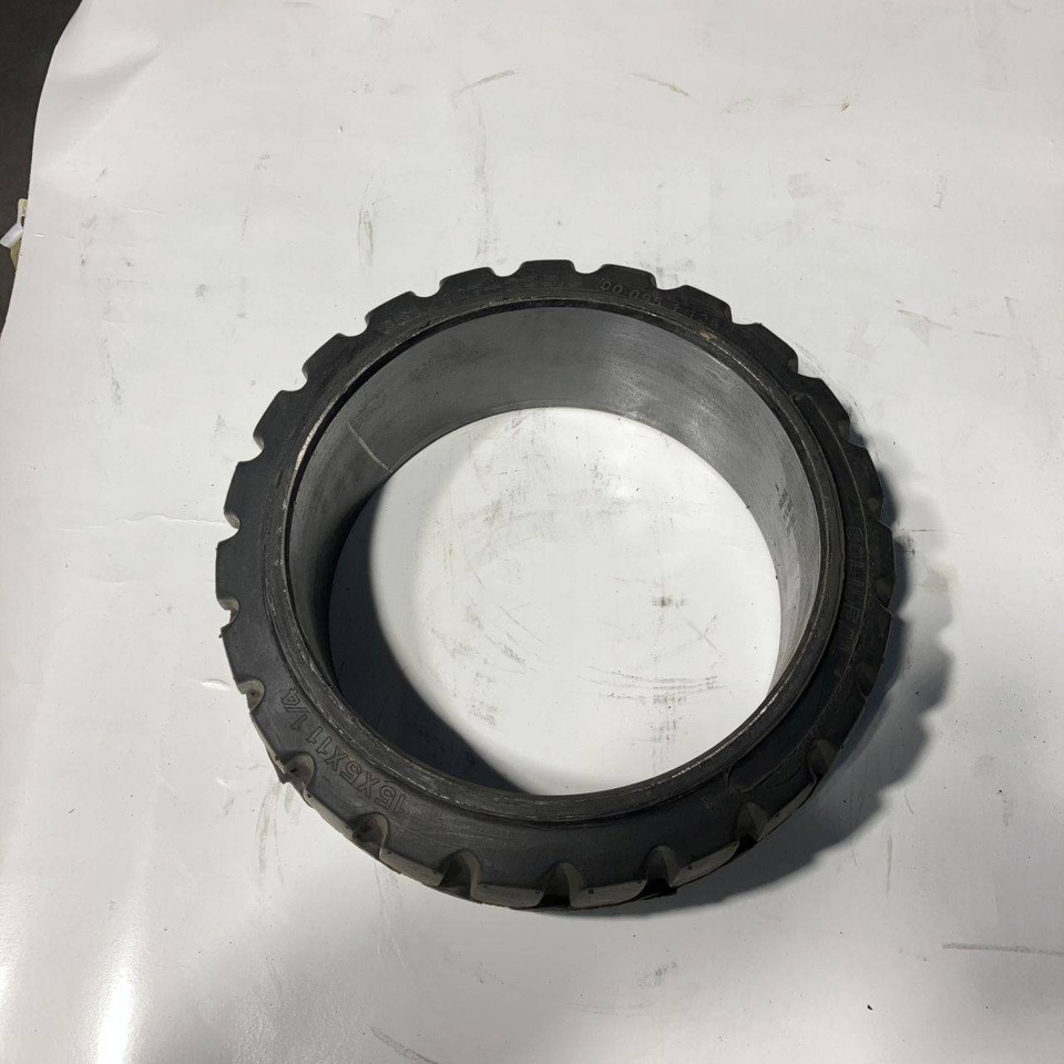 2X Magnum Solideal 15x5x11 1/4 tyres - Neumático para Equipo de manutención: foto 4 2X Magnum Solideal 15x5x11 1/4 tyres - Neumático para Equipo de manutención: foto 4