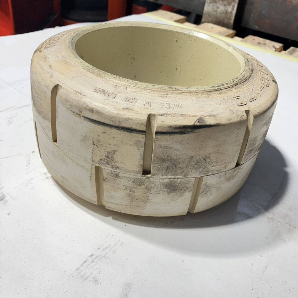 2X Trelleborg 260-130-170 NM tyres - Neumático para Equipo de manutención: foto 3 2X Trelleborg 260-130-170 NM tyres - Neumático para Equipo de manutención: foto 3