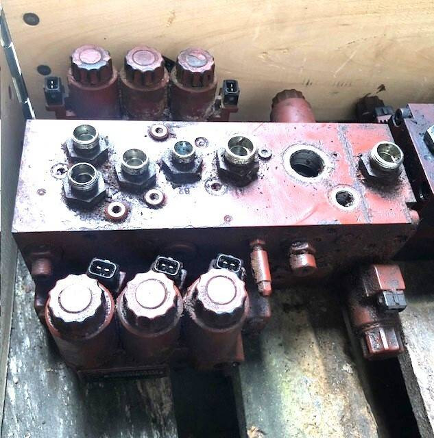 Control block VW10-M3 210bar/48V - Válvula hidráulica para Equipo de manutención: foto 1 Control block VW10-M3 210bar/48V - Válvula hidráulica para Equipo de manutención: foto 1
