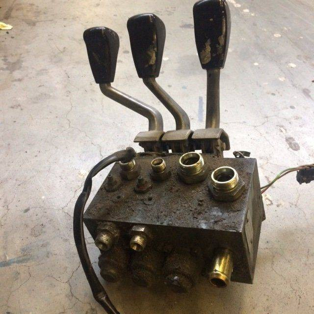 Hydraulic Control valve for Jungheinrich EFG DG 12.5/15B - Válvula hidráulica para Equipo de manutención: foto 1 Hydraulic Control valve for Jungheinrich EFG DG 12.5/15B - Válvula hidráulica para Equipo de manutención: foto 1