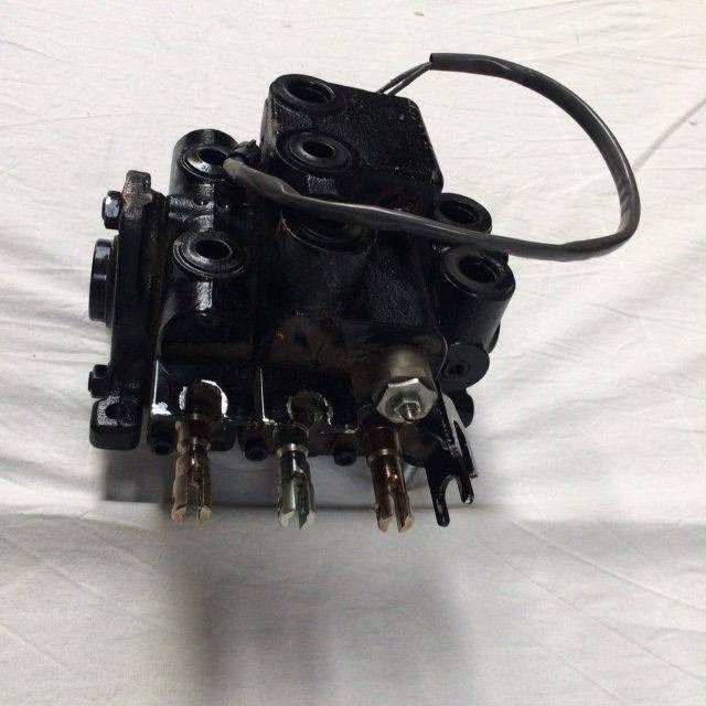 Hydraulic control valve - Válvula hidráulica para Equipo de manutención: foto 2 Hydraulic control valve - Válvula hidráulica para Equipo de manutención: foto 2