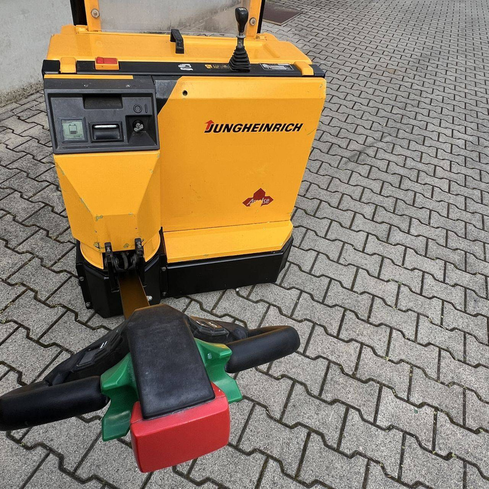 Jungheinrich EJC-Z16 - Apilador: foto 4 Jungheinrich EJC-Z16 - Apilador: foto 4