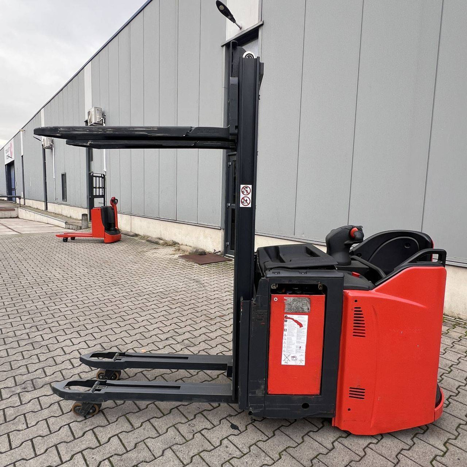 Linde D12SP (133) - Apilador: foto 4 Linde D12SP (133) - Apilador: foto 4