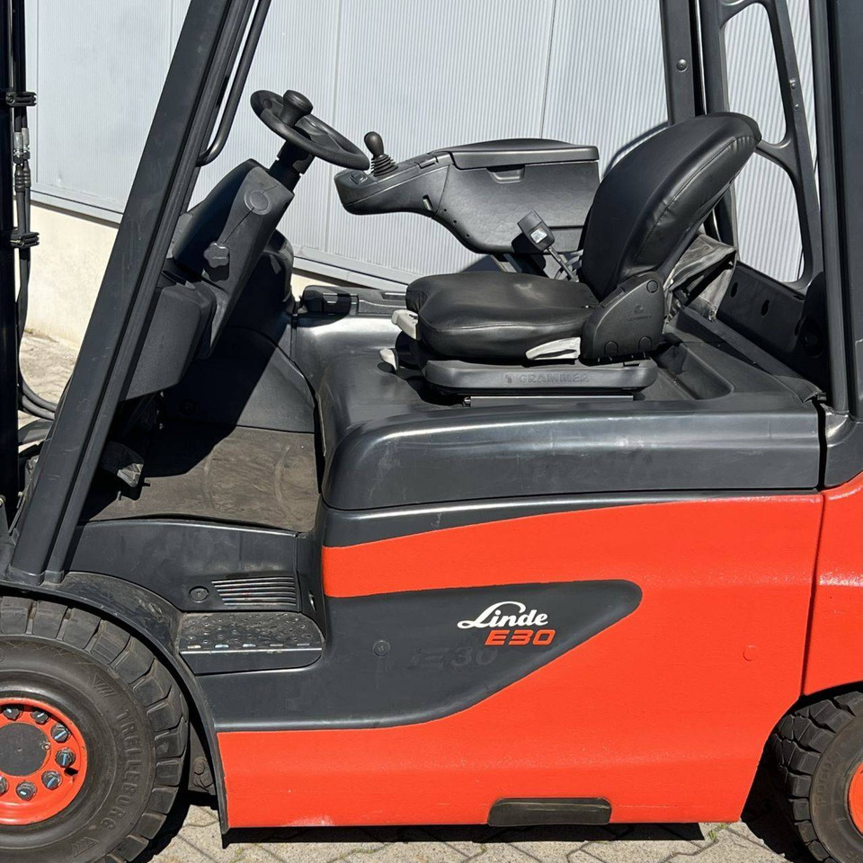 Linde E30 (387) - Carretilla elevadora eléctrica: foto 4 Linde E30 (387) - Carretilla elevadora eléctrica: foto 4