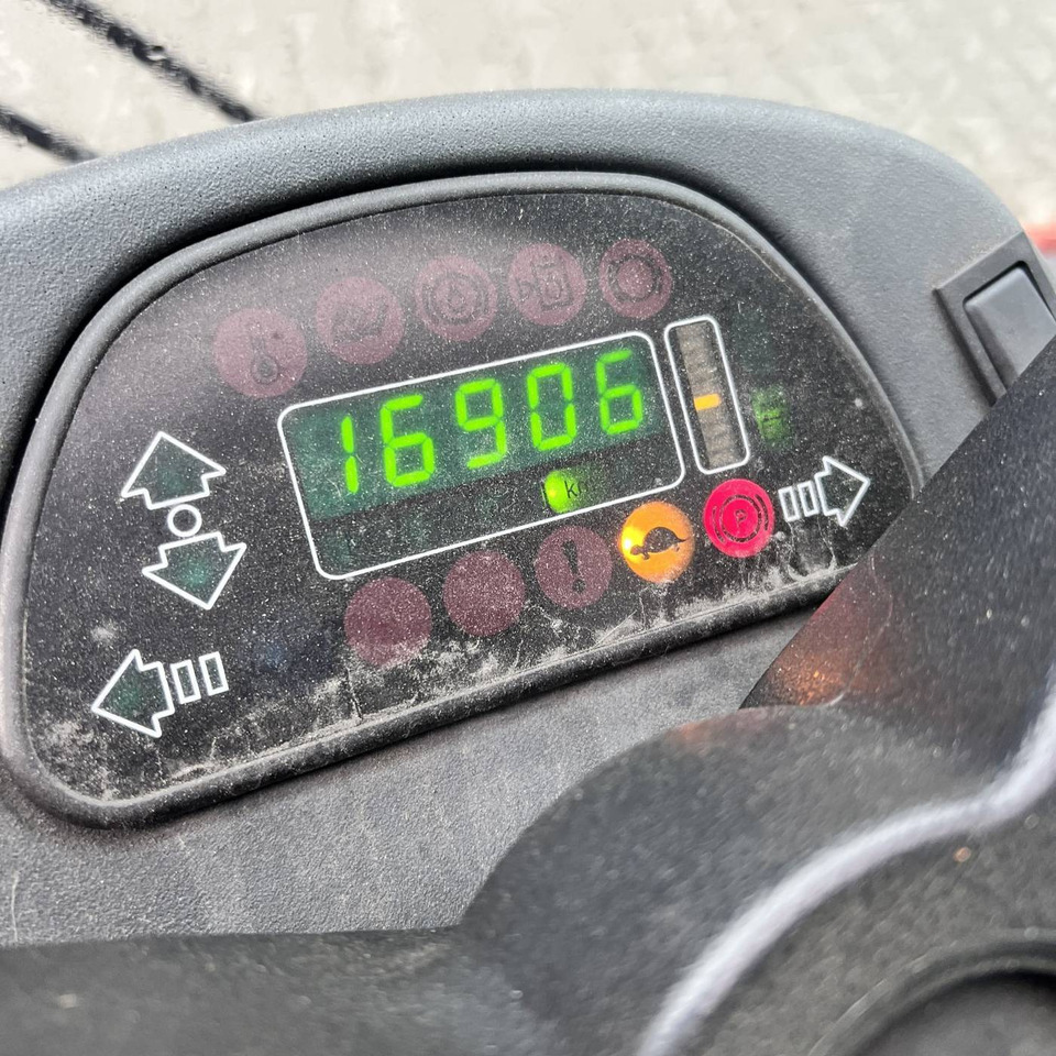 Leasing de Linde P250 SWB (127) Linde P250 SWB (127): foto 7 Leasing de Linde P250 SWB (127) Linde P250 SWB (127): foto 7