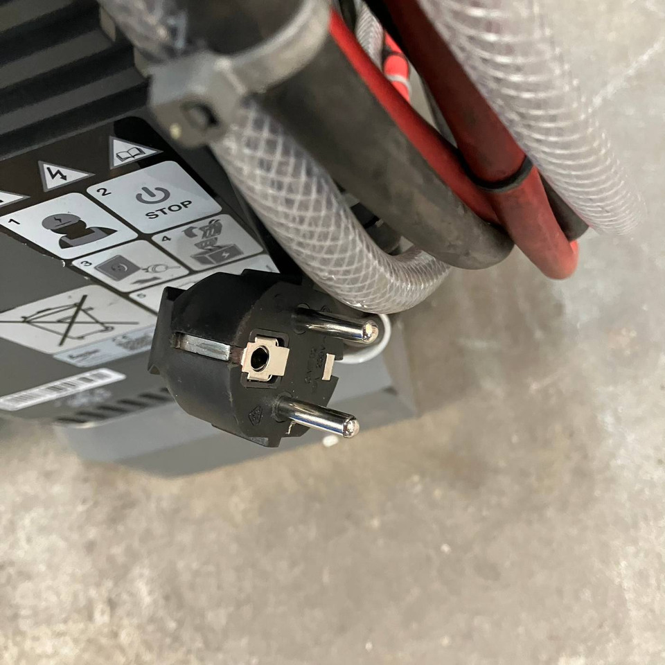 Hawker 24V/72A Lifetech TC1LT - Piezas de recambio para Equipo de manutención: foto 2 Hawker 24V/72A Lifetech TC1LT - Piezas de recambio para Equipo de manutención: foto 2