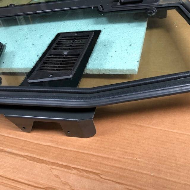 Right door for Nissan - Puerta y piezas para Equipo de manutención: foto 3 Right door for Nissan - Puerta y piezas para Equipo de manutención: foto 3