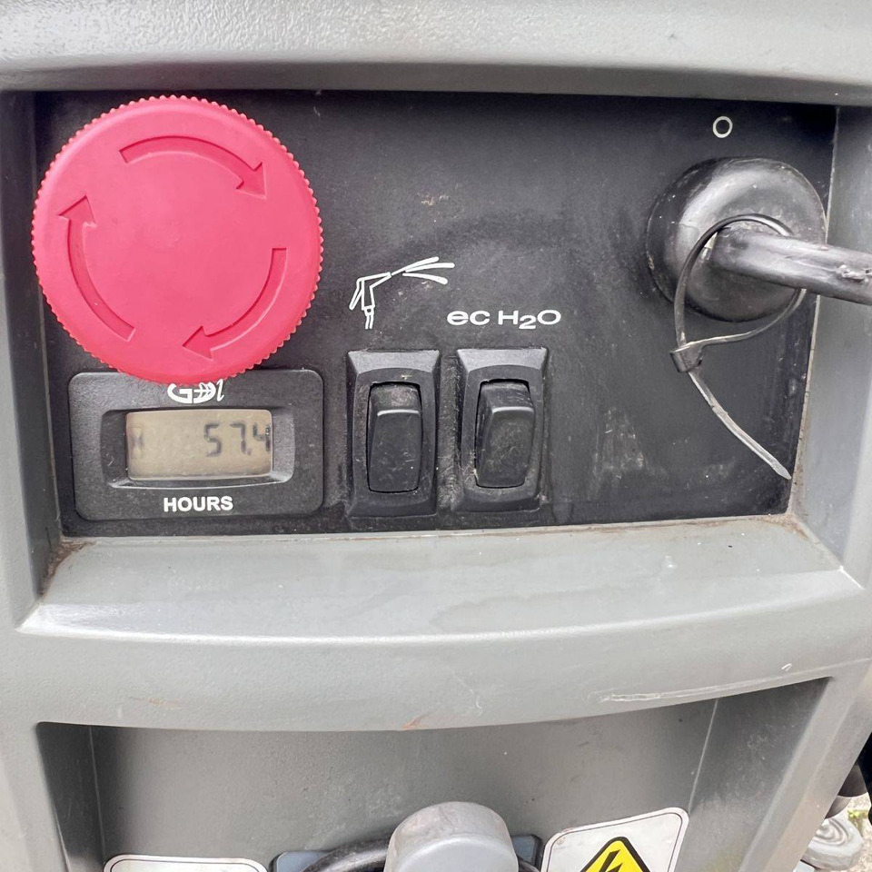 Tennant T500 - Fregadora: foto 5 Tennant T500 - Fregadora: foto 5