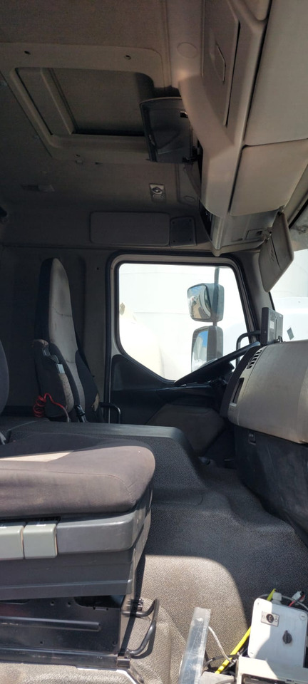 RENAULT - Camión cisterna: foto 2 RENAULT - Camión cisterna: foto 2