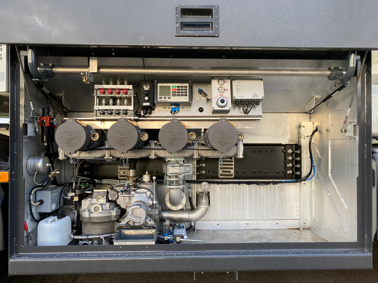 Camión cisterna VOLVO FM: foto 11 Camión cisterna VOLVO FM: foto 11