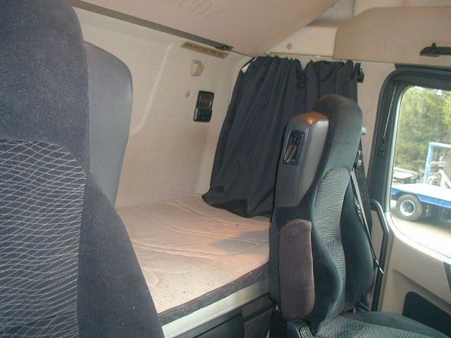 Mercedes-Benz 1843 - Cabeza tractora: foto 5 Mercedes-Benz 1843 - Cabeza tractora: foto 5