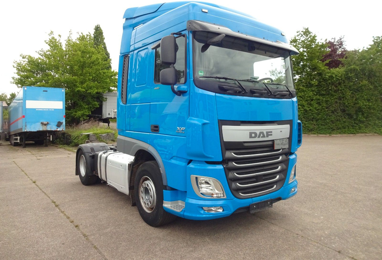 DAF XF 440, SC, Klima, 2 x Tank, Intarder, - Cabeza tractora: foto 1 DAF XF 440, SC, Klima, 2 x Tank, Intarder, - Cabeza tractora: foto 1