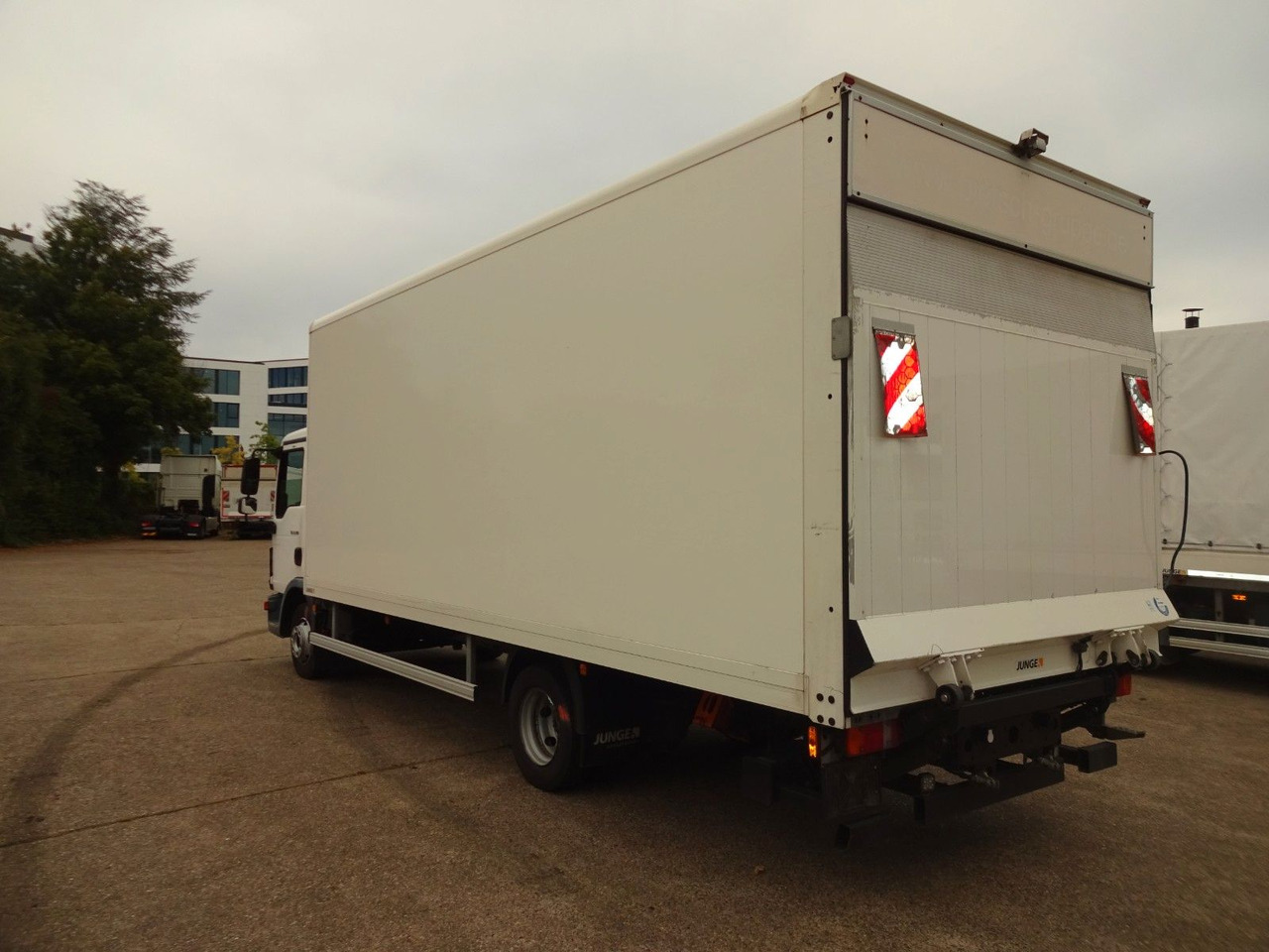 MAN TGL 8.190, LBW, Luft, Tempomat, Standheizung - Furgoneta caja cerrada: foto 5 MAN TGL 8.190, LBW, Luft, Tempomat, Standheizung - Furgoneta caja cerrada: foto 5