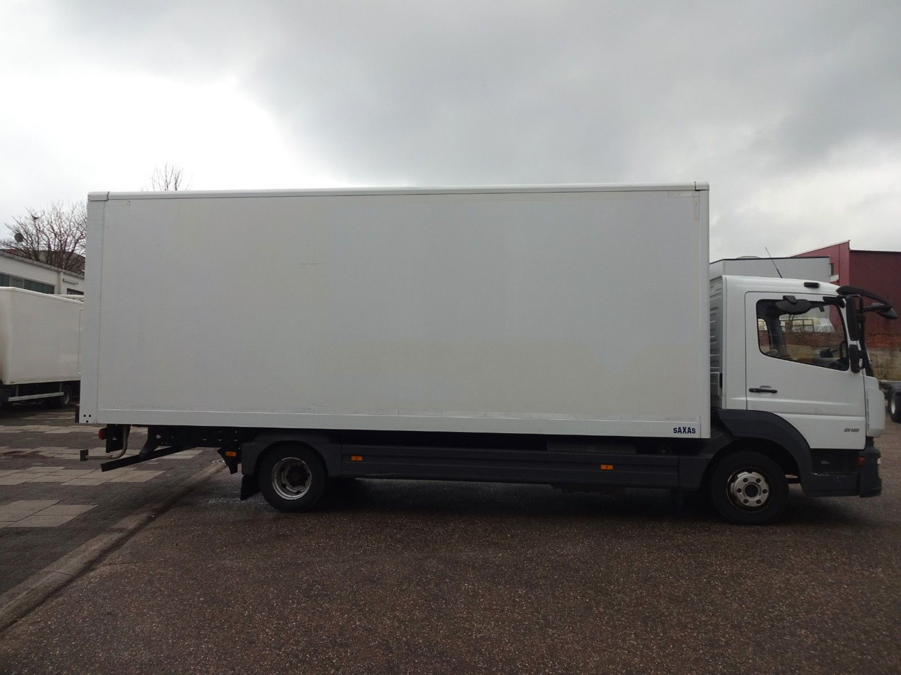 Mercedes-Benz Atego 818, Koffer mit Rolltor - Furgoneta caja cerrada: foto 3 Mercedes-Benz Atego 818, Koffer mit Rolltor - Furgoneta caja cerrada: foto 3