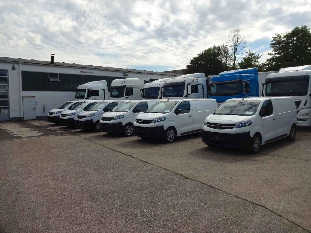 Opel 50 x Vivaro Kasten L1H1, Klima, PDC, Tempomat - Furgoneta pequeña: foto 2 Opel 50 x Vivaro Kasten L1H1, Klima, PDC, Tempomat - Furgoneta pequeña: foto 2