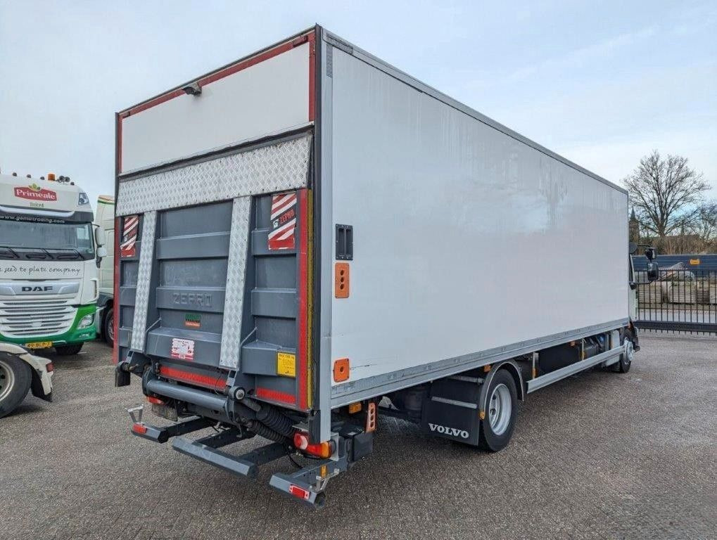 Volvo FL 210, 12tn., Isolirt, Autom, wie neu - Camión caja cerrada: foto 3 Volvo FL 210, 12tn., Isolirt, Autom, wie neu - Camión caja cerrada: foto 3