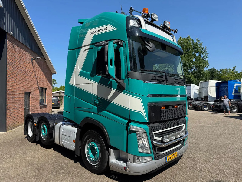Volvo FH 500 Globetrotter XL ADR! 305.330KM! Gestuurde Voorloopas 2x tank APK 03/2026 - Cabeza tractora: foto 2 Volvo FH 500 Globetrotter XL ADR! 305.330KM! Gestuurde Voorloopas 2x tank APK 03/2026 - Cabeza tractora: foto 2