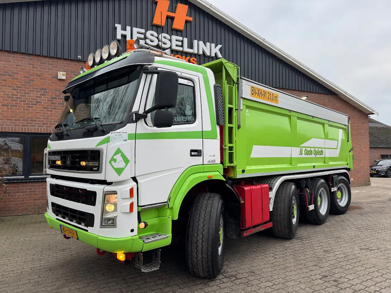 Terberg FM 2000 8X8 21m3 Isolated Hardox Manual gearbox NL truck - Camión volquete: foto 2 Terberg FM 2000 8X8 21m3 Isolated Hardox Manual gearbox NL truck - Camión volquete: foto 2