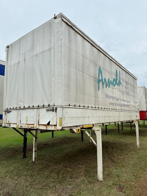 Ackermann-Fruehauf Wechselpritsche mit Bordwänden und Plane BDF System 7.150 mm - Toldo carrocería: foto 4 Ackermann-Fruehauf Wechselpritsche mit Bordwänden und Plane BDF System 7.150 mm - Toldo carrocería: foto 4