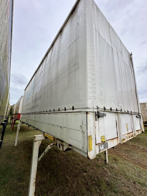 Ackermann-Fruehauf Wechselpritsche mit Bordwänden und Plane BDF System 7.150 mm - Toldo carrocería: foto 2 Ackermann-Fruehauf Wechselpritsche mit Bordwänden und Plane BDF System 7.150 mm - Toldo carrocería: foto 2