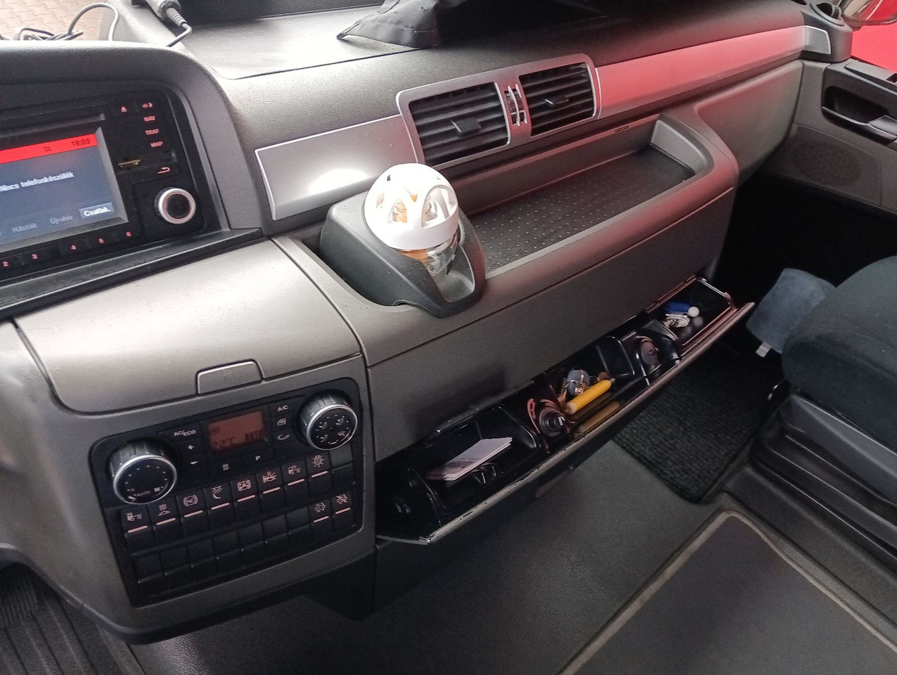 Cabeza tractora MAN TGX 18:440 BLS INTARDER Vollspoiler Reifen70-90% MAN TGX 18:440 BLS INTARDER Vollspoiler Reifen70-90%: foto 17 Cabeza tractora MAN TGX 18:440 BLS INTARDER Vollspoiler Reifen70-90% MAN TGX 18:440 BLS INTARDER Vollspoiler Reifen70-90%: foto 17