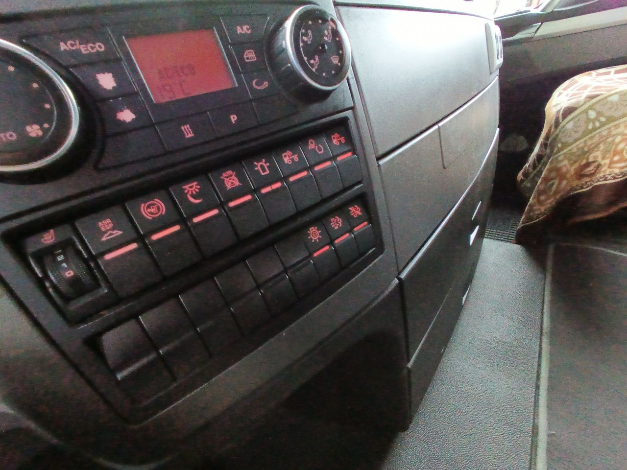 Cabeza tractora MAN TGX 18:440 BLS INTARDER Vollspoiler Reifen70-90% MAN TGX 18:440 BLS INTARDER Vollspoiler Reifen70-90%: foto 12 Cabeza tractora MAN TGX 18:440 BLS INTARDER Vollspoiler Reifen70-90% MAN TGX 18:440 BLS INTARDER Vollspoiler Reifen70-90%: foto 12