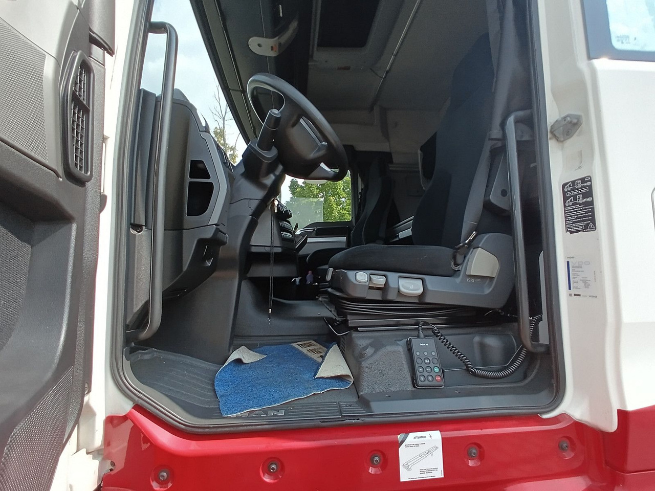 Cabeza tractora MAN TGX 18:440 BLS INTARDER Vollspoiler Reifen70-90% MAN TGX 18:440 BLS INTARDER Vollspoiler Reifen70-90%: foto 9 Cabeza tractora MAN TGX 18:440 BLS INTARDER Vollspoiler Reifen70-90% MAN TGX 18:440 BLS INTARDER Vollspoiler Reifen70-90%: foto 9