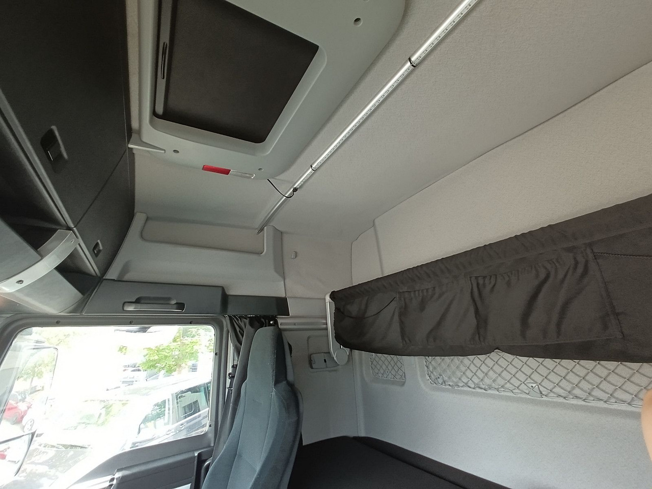 Cabeza tractora MAN TGX 18:440 BLS INTARDER Vollspoiler Reifen70-90% MAN TGX 18:440 BLS INTARDER Vollspoiler Reifen70-90%: foto 13 Cabeza tractora MAN TGX 18:440 BLS INTARDER Vollspoiler Reifen70-90% MAN TGX 18:440 BLS INTARDER Vollspoiler Reifen70-90%: foto 13