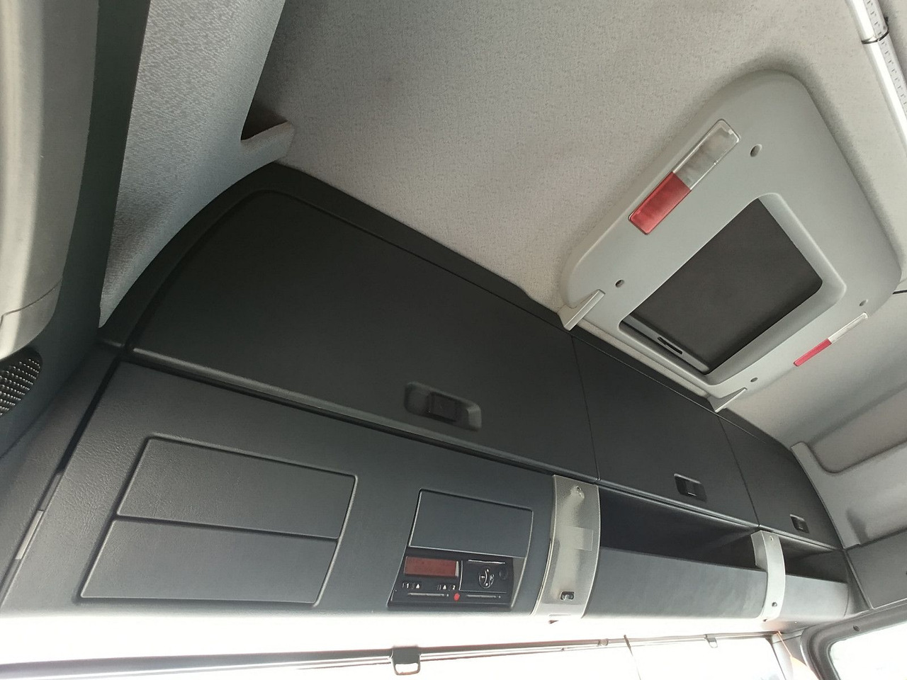 Cabeza tractora MAN TGX 18:440 BLS INTARDER Vollspoiler Reifen70-90% MAN TGX 18:440 BLS INTARDER Vollspoiler Reifen70-90%: foto 14 Cabeza tractora MAN TGX 18:440 BLS INTARDER Vollspoiler Reifen70-90% MAN TGX 18:440 BLS INTARDER Vollspoiler Reifen70-90%: foto 14