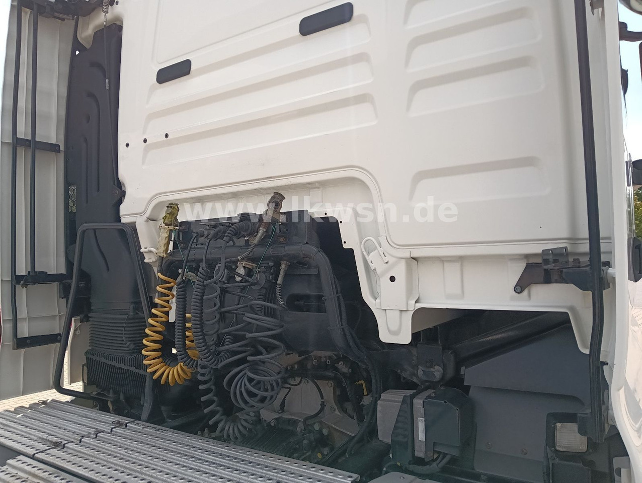 Cabeza tractora MAN TGX 18:440 FLT XLX 2xTank Klima Spoiler Kühlbox MAN TGX 18:440 FLT XLX 2xTank Klima Spoiler Kühlbox: foto 22 Cabeza tractora MAN TGX 18:440 FLT XLX 2xTank Klima Spoiler Kühlbox MAN TGX 18:440 FLT XLX 2xTank Klima Spoiler Kühlbox: foto 22