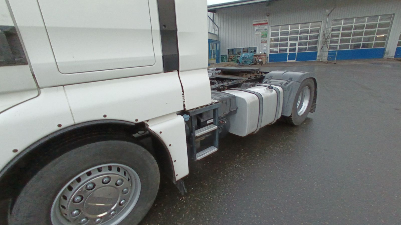 Cabeza tractora MAN TGX 18:440 FLT XLX 2xTank Klima Spoiler Kühlbox MAN TGX 18:440 FLT XLX 2xTank Klima Spoiler Kühlbox: foto 34 Cabeza tractora MAN TGX 18:440 FLT XLX 2xTank Klima Spoiler Kühlbox MAN TGX 18:440 FLT XLX 2xTank Klima Spoiler Kühlbox: foto 34
